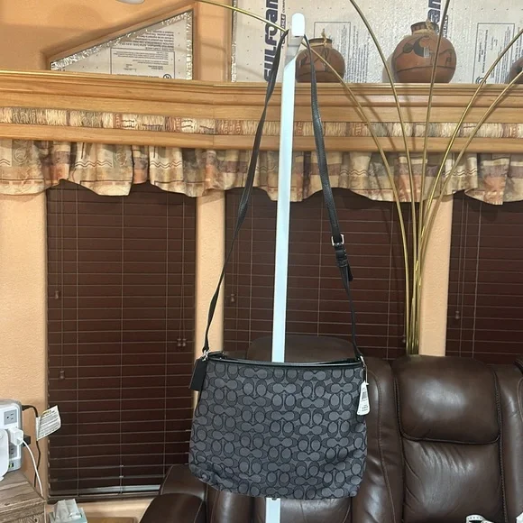 Coach Crossbody Bag - Picture 4 of 8